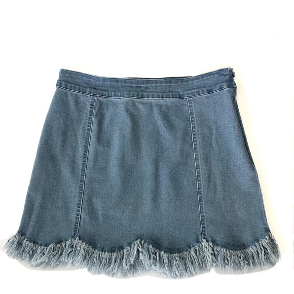 Le Lis Dresses & Skirts - LE LIS Frayed Hem Denim Mini Skirt with Scalloped Frayed Hem - Size Small - NWOT